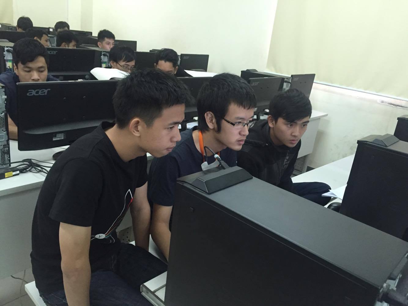 Sinh viên ĐH KHTN, ĐHQG-HCM đạt thành tích cao tại kỳ thi ACM-ICPC Việt Nam 2017