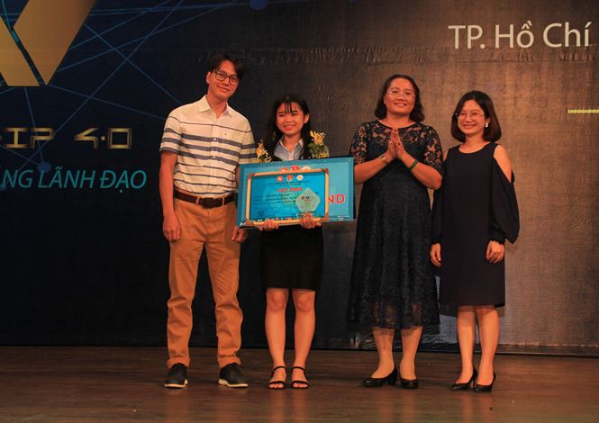 Sinh viên Nguyễn Thị Lan đạt giải Nhì cuộc thi “Chân dung nhà lãnh đạo 4.0”
