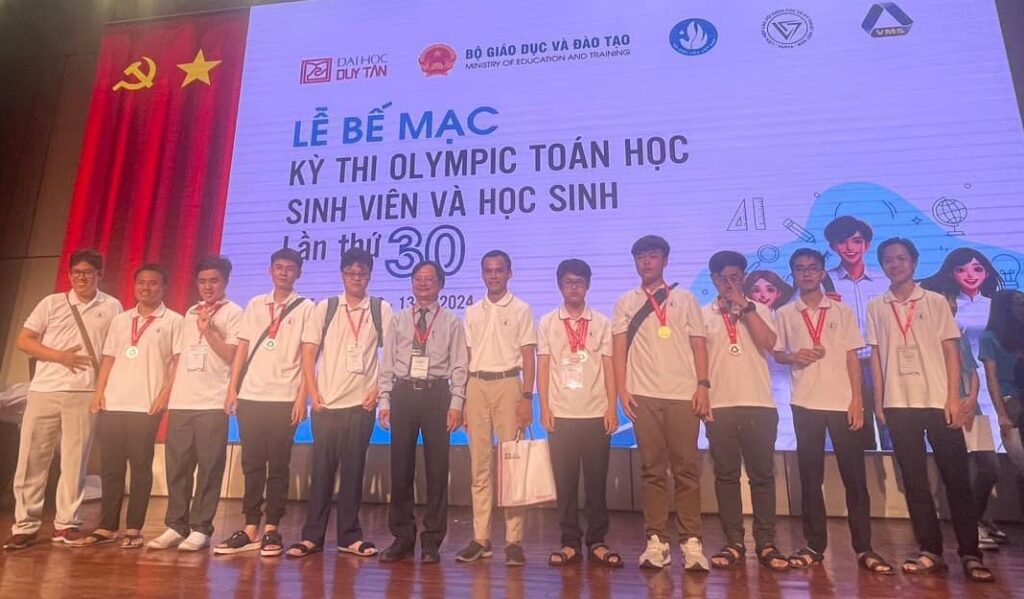 ĐỘI TUYỂN TRƯỜNG ĐẠT THÀNH TÍCH TẠI OLYMPIC TOÁN HỌC SINH VIÊN TOÀN QUỐC