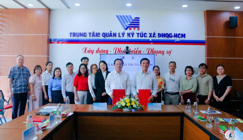 LỄ KÝ KẾT HỢP TÁC GIỮA TRƯỜNG ĐẠI HỌC KHOA HỌC TỰ NHIÊN, ĐHQG-HCM VÀ TRUNG TÂM QUẢN LÝ KÝ TÚC XÁ, ĐHQG-HCM