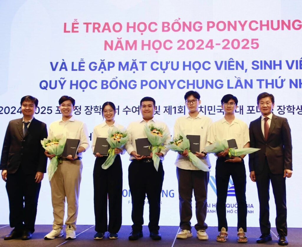 05 SINH VIÊN TRƯỜNG ĐẠI HỌC KHOA HỌC TỰ NHIÊN NHẬN HỌC BỔNG PONY CHUNG 2024