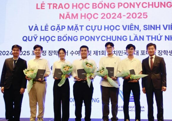 SINH VIÊN TRƯỜNG ĐẠI HỌC KHOA HỌC TỰ NHIÊN NHẬN HỌC BỔNG PONY CHUNG 2024