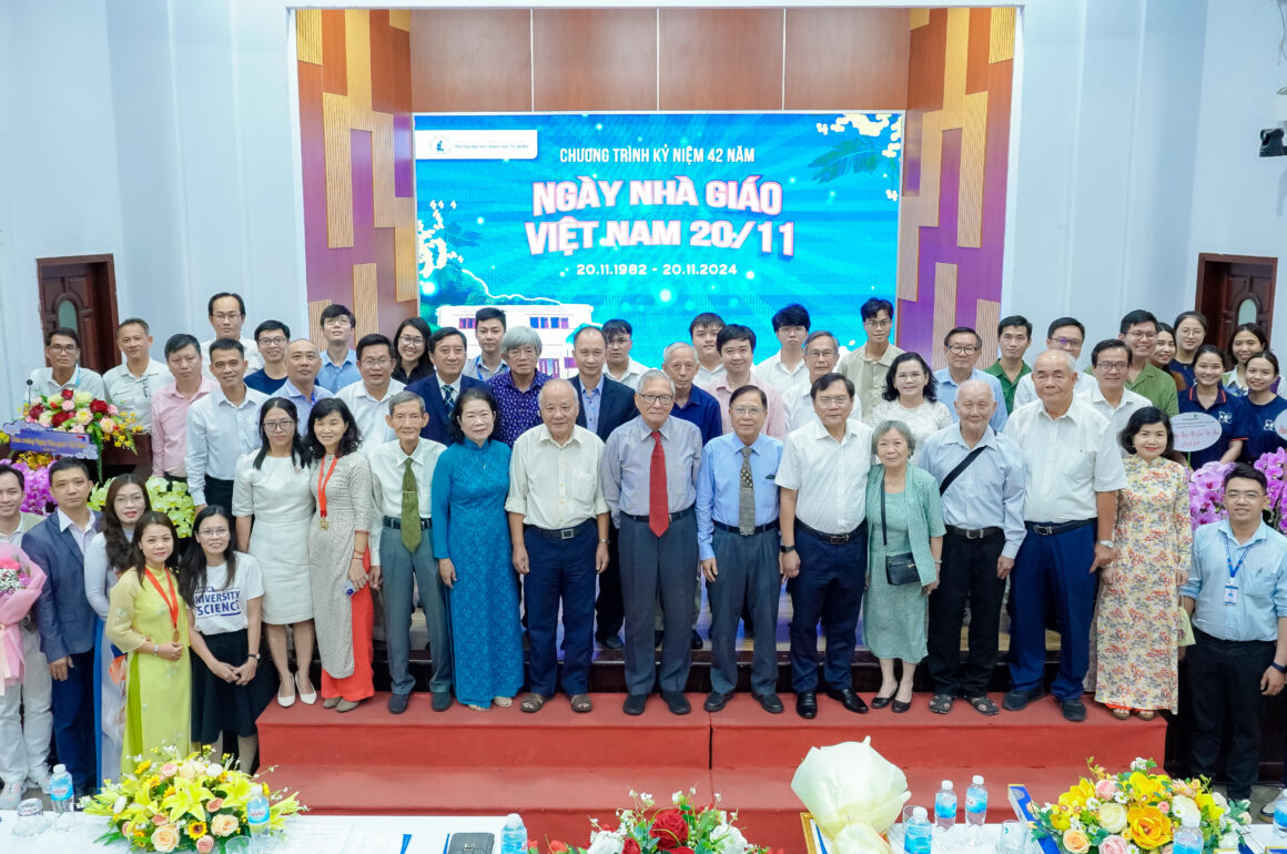 Trường Đại học Khoa học tự nhiên kỷ niệm 42 năm ngày nhà giáo Việt Nam