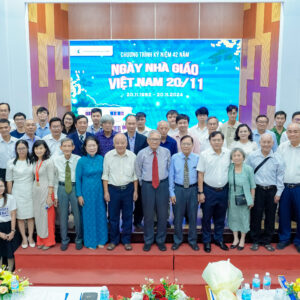 Trường Đại học Khoa học tự nhiên tổ chức kỷ niệm 42 năm ngày nhà giáo Việt Nam