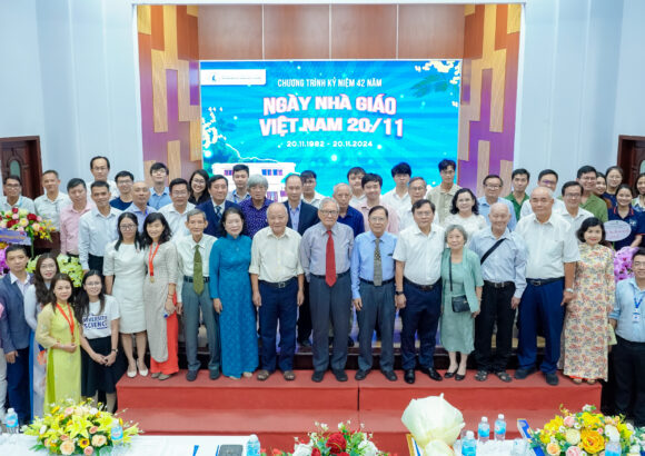 Trường Đại học Khoa học tự nhiên tổ chức kỷ niệm 42 năm ngày nhà giáo Việt Nam