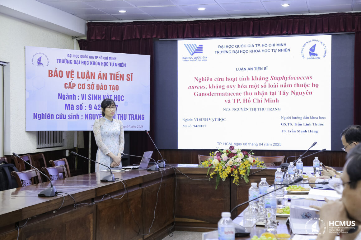 IMG_9465 NCS. Nguyễn Thị Thu Trang bảo vệ luận án tiến sĩ cấp CSĐT: “Nghiên cứu hoạt tính sinh học của các loài nấm thuộc họ Ganodermataceae tại Việt Nam”