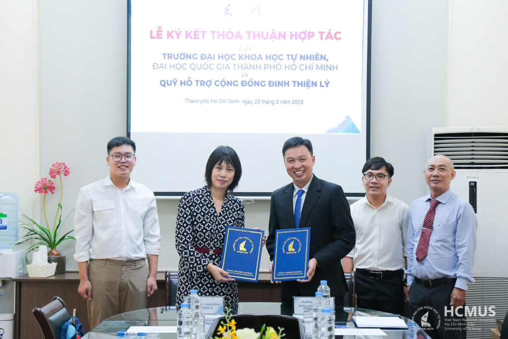 Sinh viên có cơ hội nhận học bổng toàn phần từ Quỹ Hỗ Trợ Cộng Đồng Đinh Thiện Lý