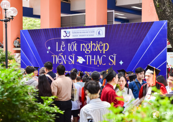 LỄ TRAO BẰNG THẠC SĨ, TIẾN SĨ NĂM 2025: DẤU ẤN MỘT HÀNH TRÌNH TRI THỨC