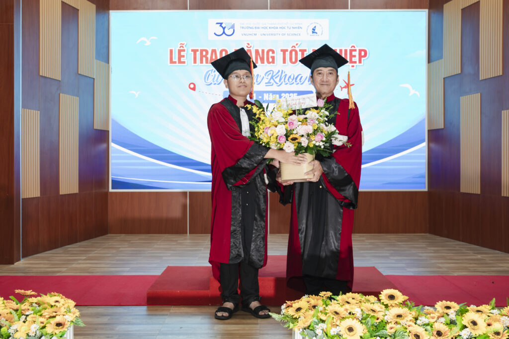 Tốt nghiệp xuất sắc ngành Toán học, nam sinh Trường Đại học Khoa học tự nhiên nuôi giấc mơ trở về giảng dạy tại mái trường xưa