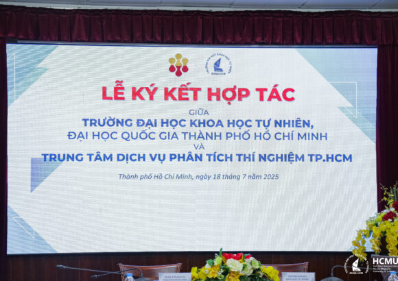 Trường Đại học Khoa học tự nhiên ký kết hợp tác toàn diện với Trung tâm Dịch vụ Phân tích Thí nghiệm TP.HCM