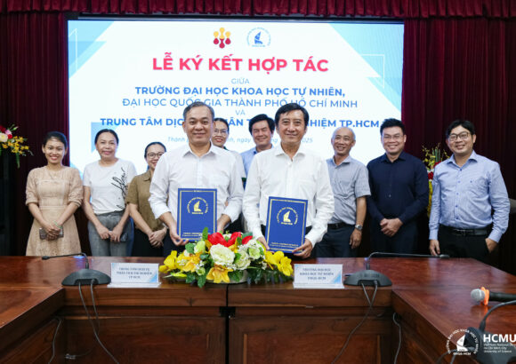 Trường Đại học Khoa học tự nhiên ký kết hợp tác toàn diện với Trung tâm Dịch vụ Phân tích Thí nghiệm TP.HCM