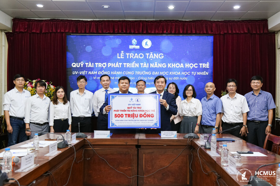 IMG_3944 UV – Việt Nam trao Quỹ Tài trợ phát triển tài năng khoa học trẻ tại Trường Đại học Khoa học tự nhiên