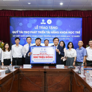 UV – Việt Nam trao Quỹ Tài trợ phát triển tài năng khoa học trẻ tại Trường Đại học Khoa học tự nhiên