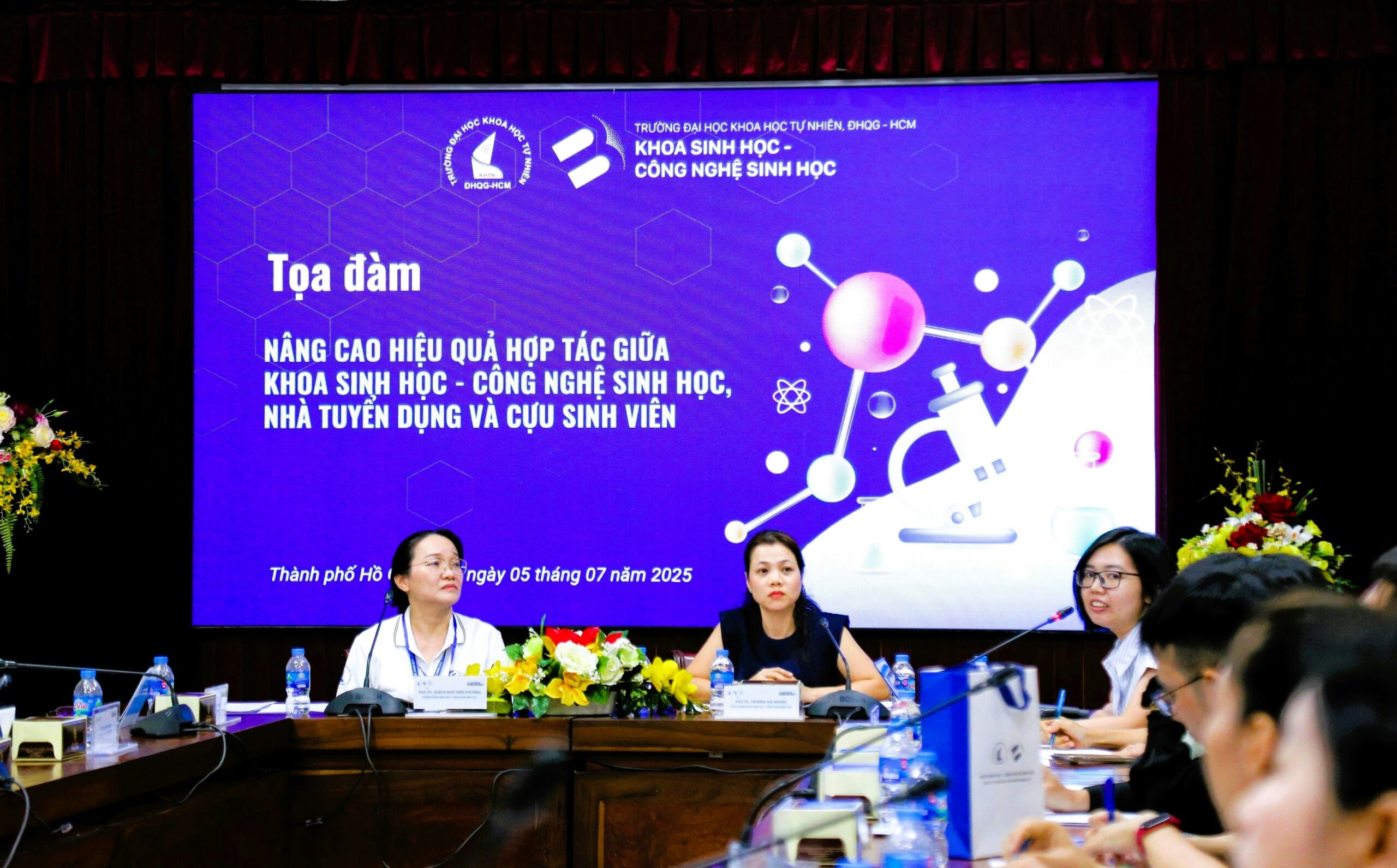 Tọa đàm 