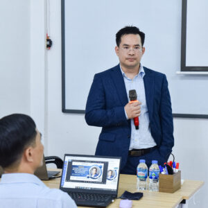 Nhà khoa học Việt từ Hoa Kỳ mang công nghệ LED thế hệ mới đến với sinh viên trong nước