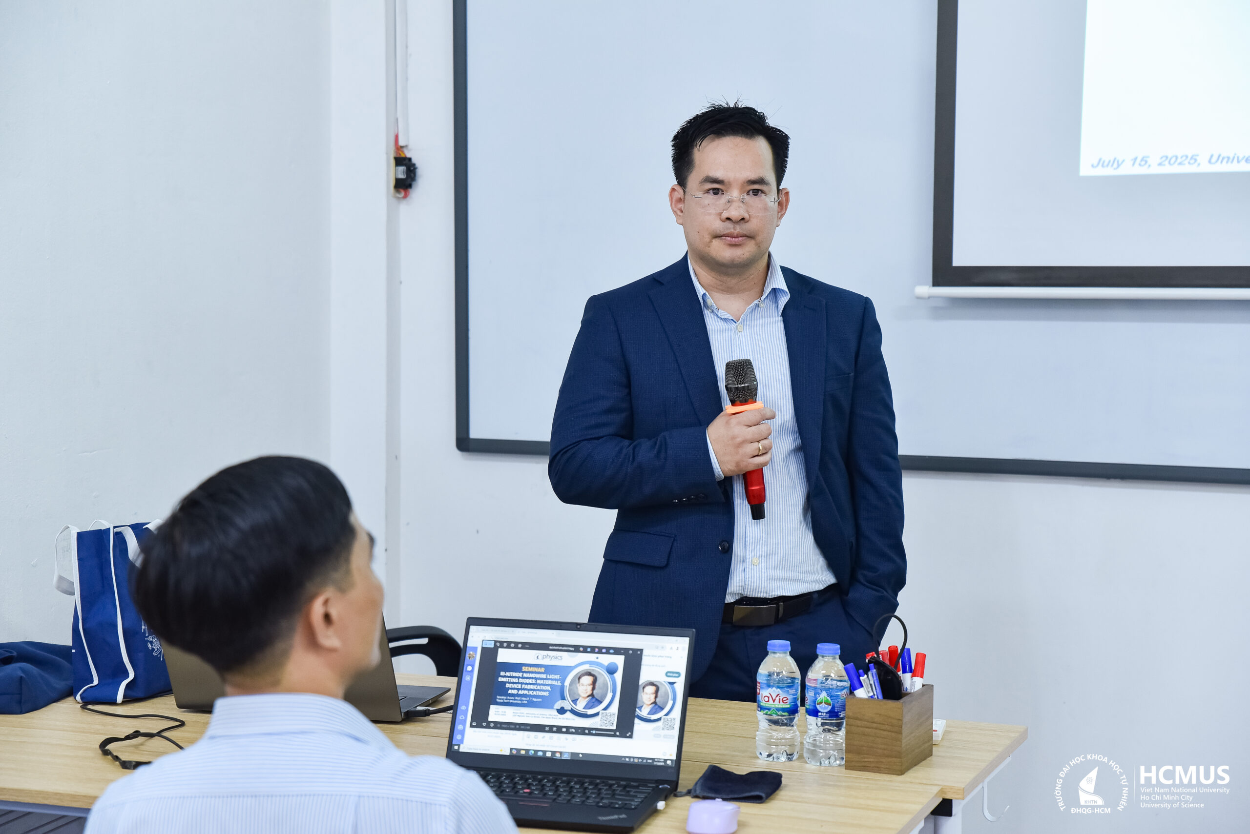 Nhà khoa học Việt từ Hoa Kỳ mang công nghệ LED thế hệ mới đến với sinh viên trong nước