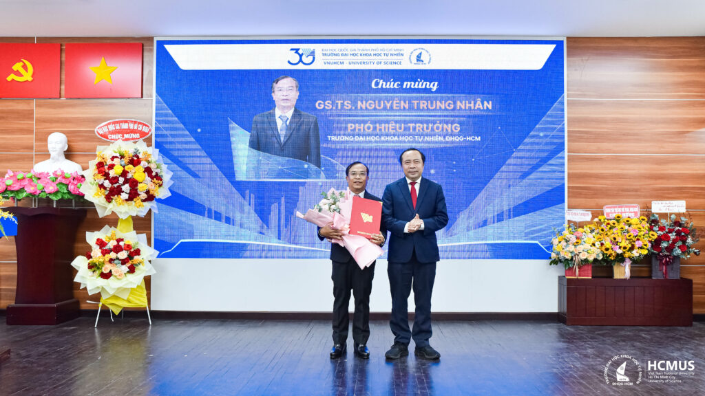 Trao quyết định bổ nhiệm Phó Hiệu trưởng Trường Đại học Khoa học tự nhiên