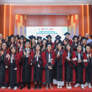 26 Tân cử nhân Chương trình văn bằng đôi Việt – Pháp nhận bằng tốt nghiệp ngành Hoá học