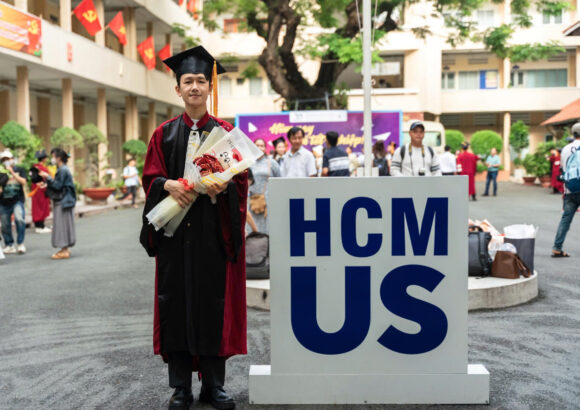 Tốt nghiệp xuất sắc ngành Trí tuệ nhân tạo, nam sinh “đi trễ một năm” trở thành thế hệ kỹ sư tiên phong