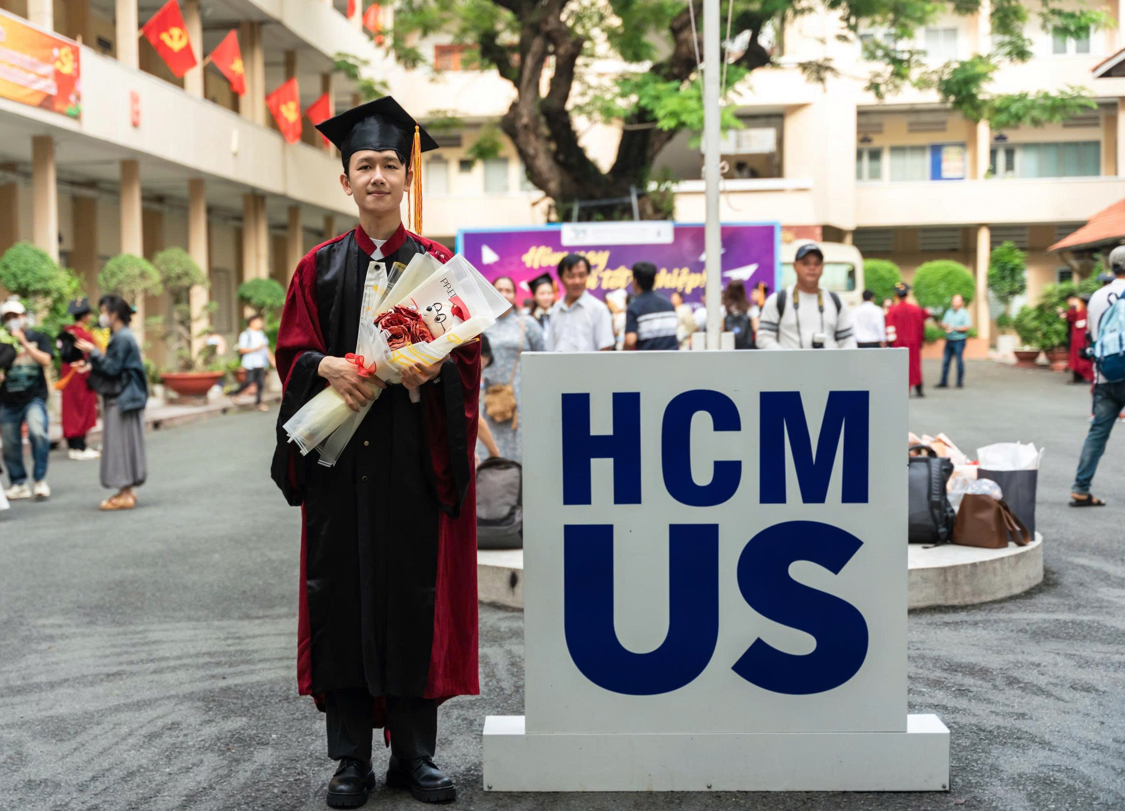 Tốt nghiệp xuất sắc ngành Trí tuệ nhân tạo, nam sinh “đi trễ một năm” trở thành thế hệ kỹ sư tiên phong