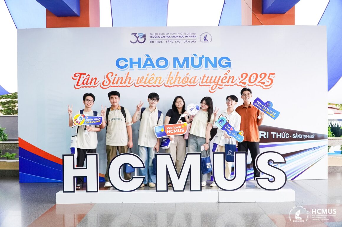HCMUS đón chào sinh viên Khóa 2025 nhập học