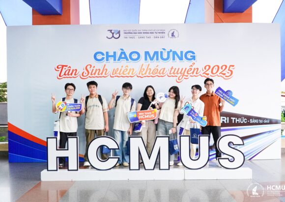 HCMUS đón chào sinh viên Khóa 2025 nhập học
