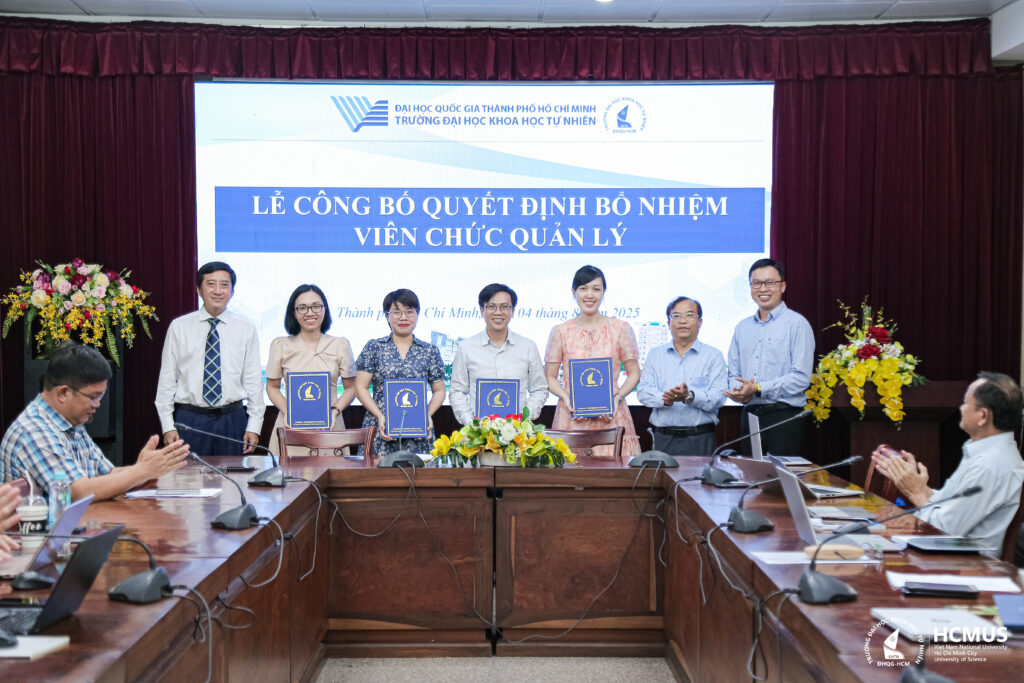 Trường Đại học Khoa học tự nhiên trao quyết định bổ nhiệm viên chức quản lý