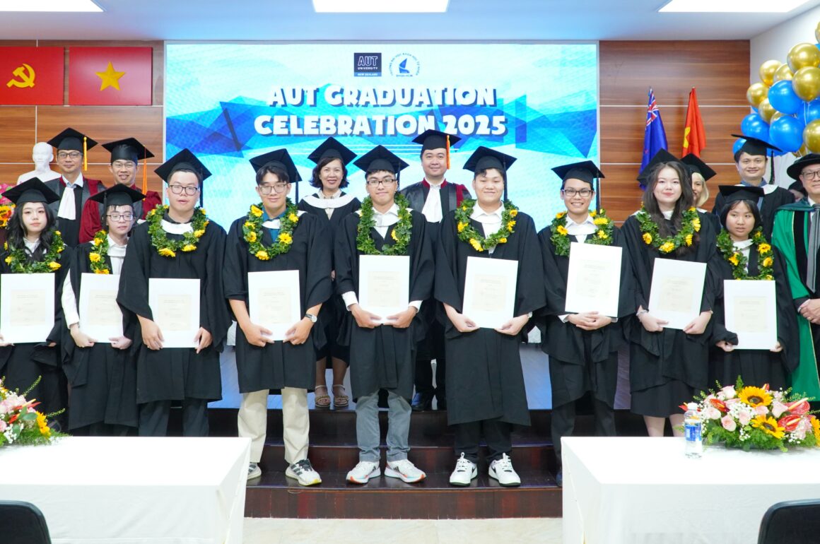 Trường ĐH Khoa học tự nhiên và Đại học Công nghệ Auckland trao bằng tốt nghiệp Cử nhân CNTT quốc tế năm 2025