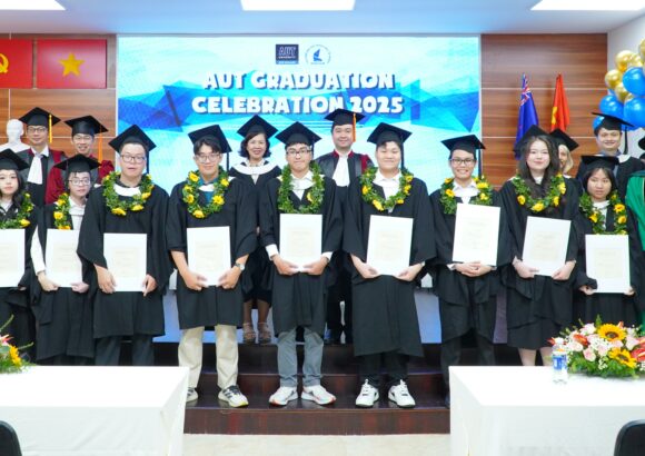 Trường ĐH Khoa học tự nhiên và Đại học Công nghệ Auckland trao bằng tốt nghiệp Cử nhân CNTT quốc tế năm 2025