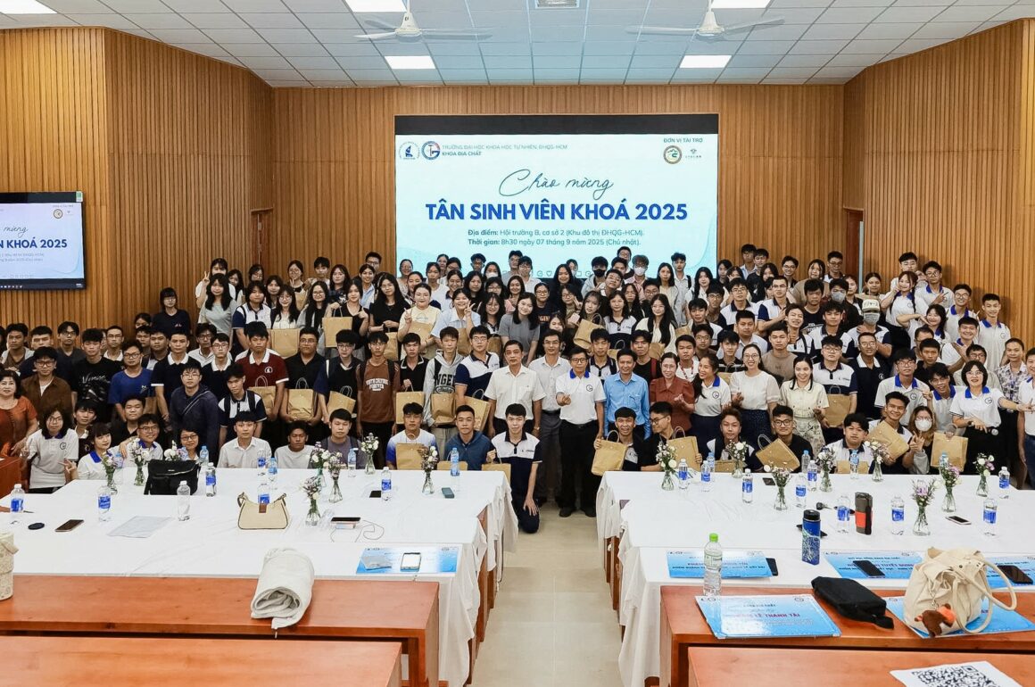 TSV khoa Địa chất (1 of 9) Khoa Địa chất chào đón tân sinh viên Khóa 2025