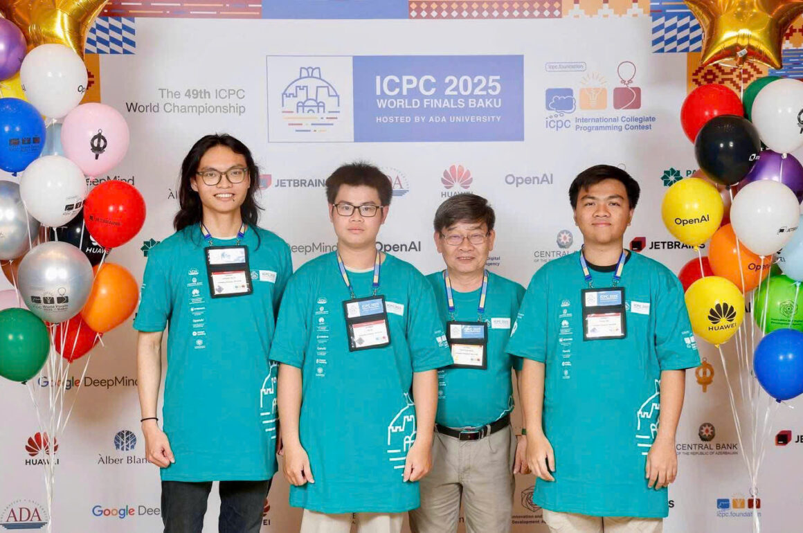 HCMUS-AtCoder vào nhóm High Honors tại ICPC World Finals 2025