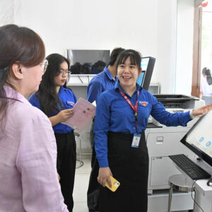 Sinh viên Trường Đại học Khoa học tự nhiên ứng dụng AI hỗ trợ thủ tục hành chính cho người dân