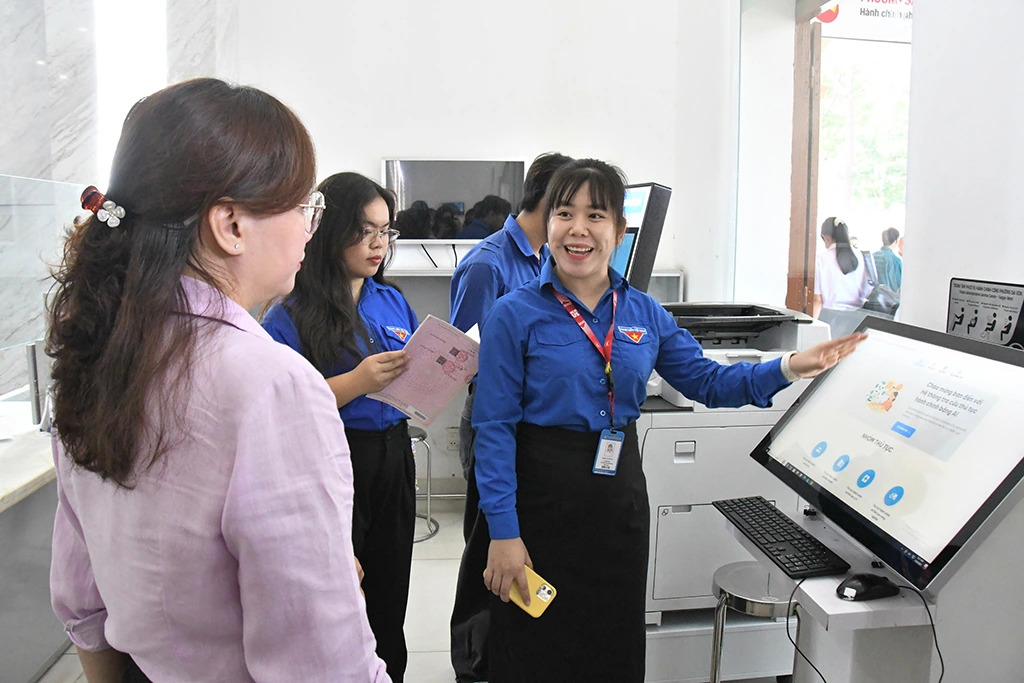14a1-17595884434231086127185 Sinh viên Trường Đại học Khoa học tự nhiên ứng dụng AI hỗ trợ thủ tục hành chính cho người dân