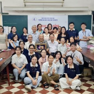 Trao 11 suất học bổng Mai Trần Ngọc Tiếng năm 2025 cho sinh viên ngành Sinh học – Công nghệ sinh học