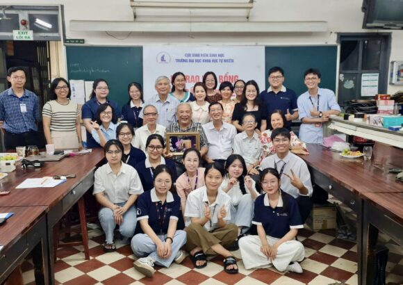 Trao 11 suất học bổng Mai Trần Ngọc Tiếng năm 2025 cho sinh viên ngành Sinh học – Công nghệ sinh học