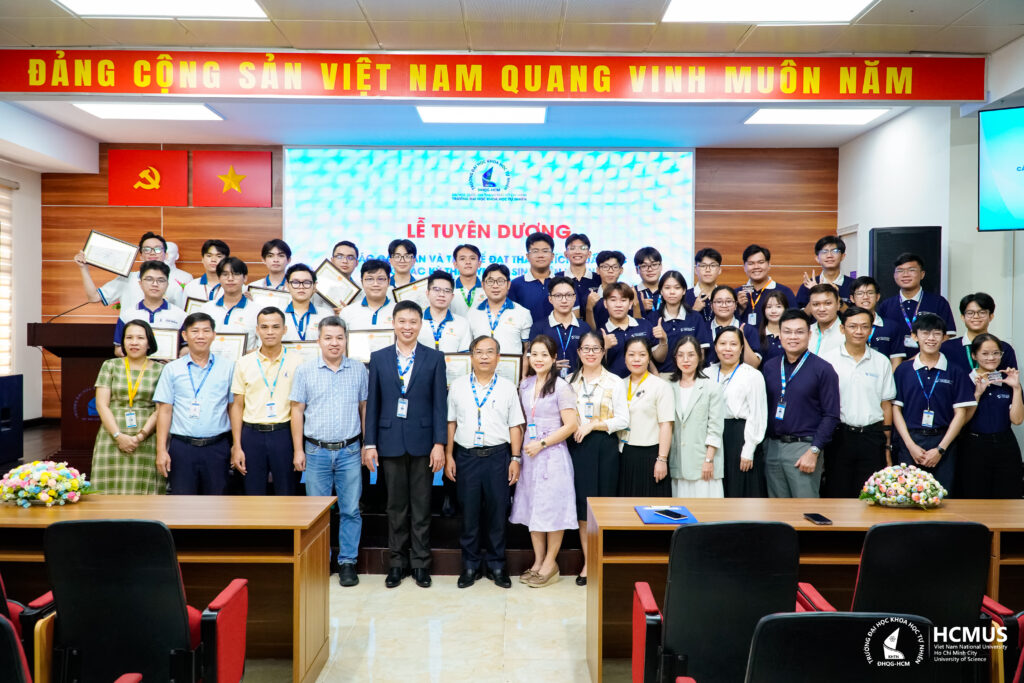 Tuyên dương sinh viên và giảng viên đạt thành tích xuất sắc tại các kỳ thi Olympic năm 2025