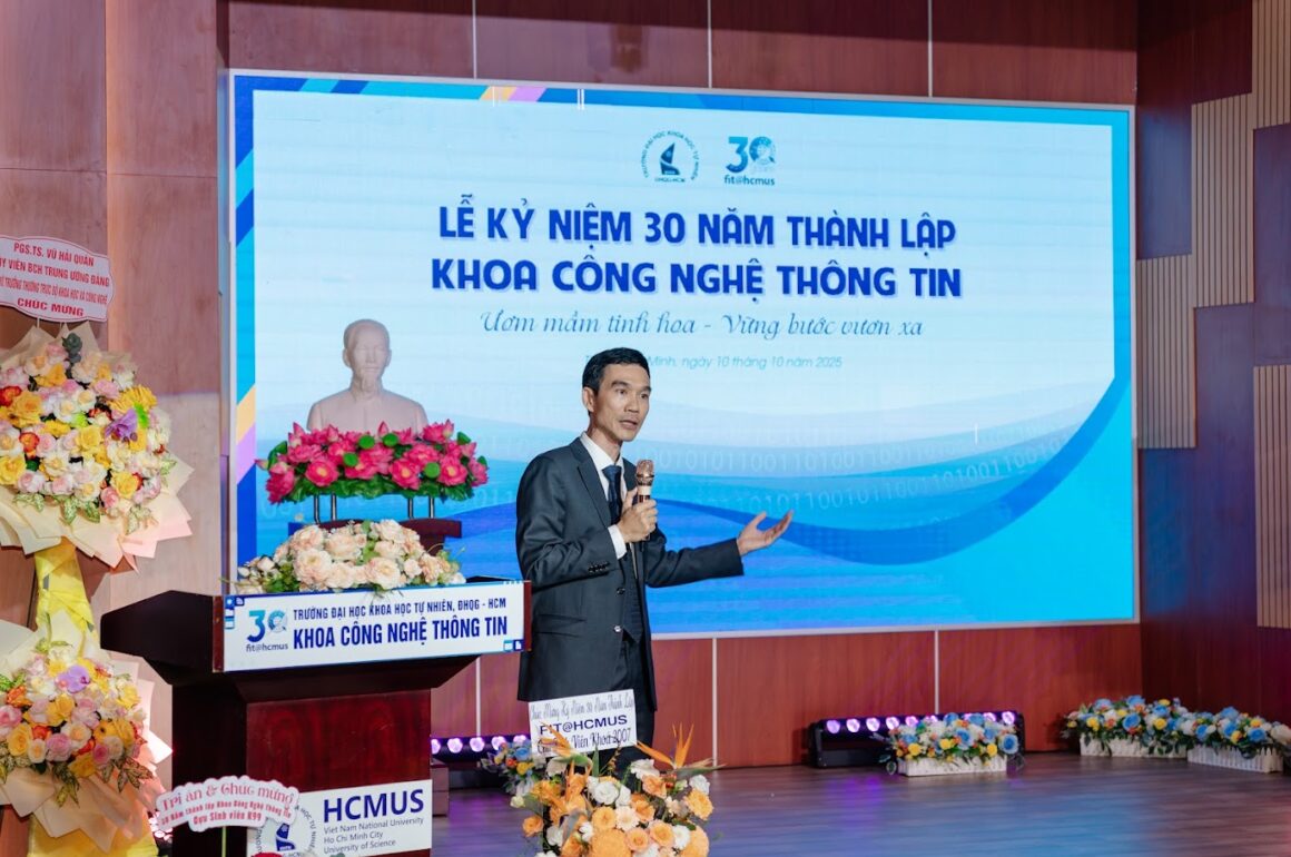 _RCS1074 Hành trình 30 năm Khoa Công nghệ Thông tin: Ươm mầm tinh hoa – Vững bước vươn xa