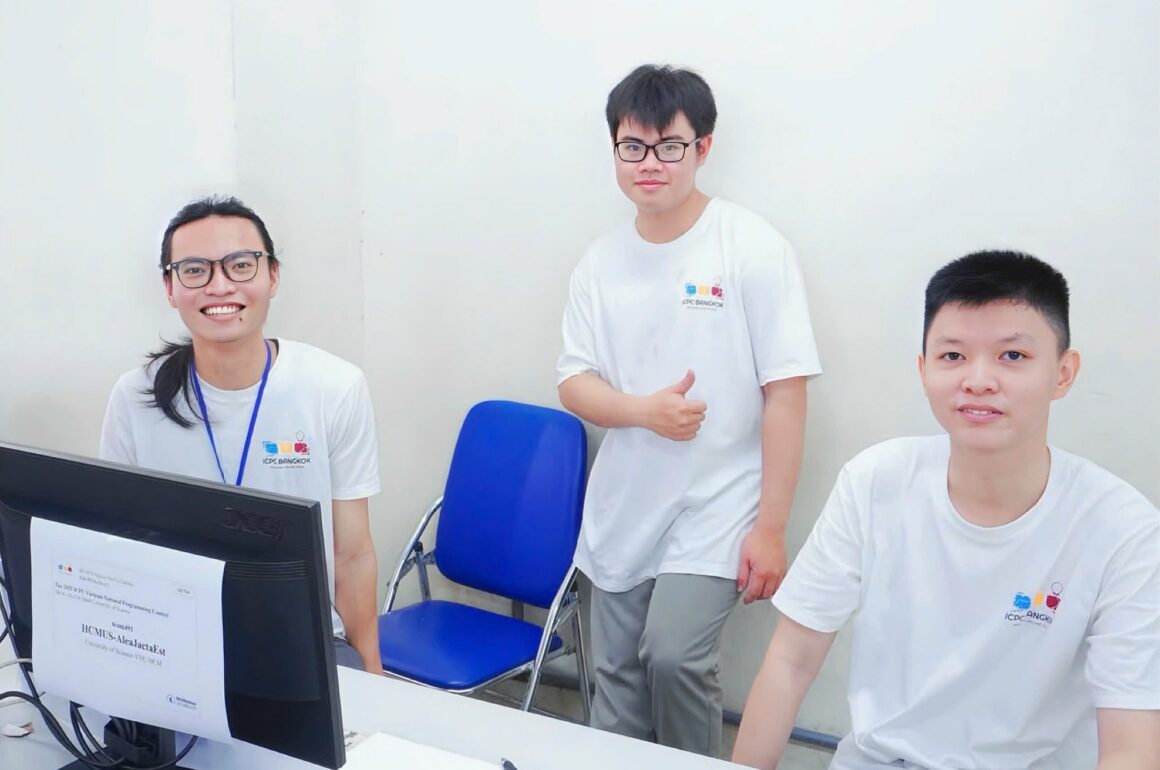 580039687_1241605758000551_2277474998740478182_n Đội tuyển Trường Đại học Khoa học tự nhiên, ĐHQG-HCM vô địch ICPC Vietnam National Contest 2025