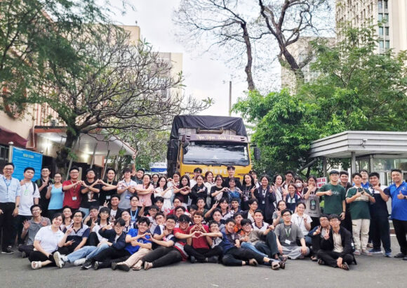 Hơn 180 tấn hàng hóa nghĩa tình từ Khoa học tự nhiên hướng về đồng bào miền Trung