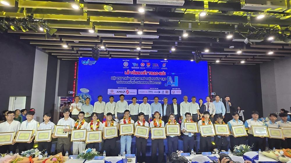 Sinh viên Trường ĐH Khoa học tự nhiên, ĐHQG-HCM ghi dấu ấn tại Hội thi Thử thách Trí tuệ nhân tạo TPHCM 2025