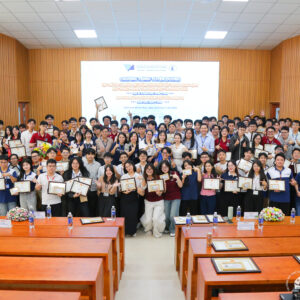 Tuyên dương sinh viên có thành tích tốt trong học thuật, nghiên cứu khoa học và hoạt động ban cán sự lớp năm 2025