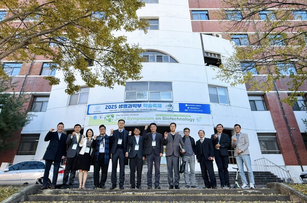 z7233116859211_6dc4bb00329dc34819e574ed1d1216a7 HCMUS tham gia Hội thảo khoa học liên kết lần thứ nhất về Công nghệ sinh học tại Trường Đại học Quốc gia Gyeongsang (Hàn Quốc)