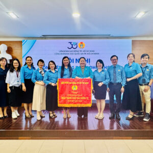 CÔNG ĐOÀN TRƯỜNG ĐẠI HỌC KHOA HỌC TỰ NHIÊN VINH DỰ NHẬN CỜ THI ĐUA LIÊN ĐOÀN LAO ĐỘNG TP. HỒ CHÍ MINH