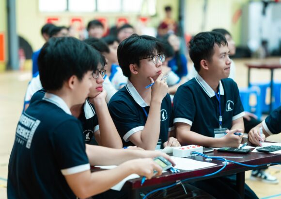 Đội tuyển Trường ĐH Khoa học tự nhiên, ĐHQG-HCM đạt Hạng Nhất toàn đoàn tại Olympic Vật lý Sinh viên Toàn quốc 2025