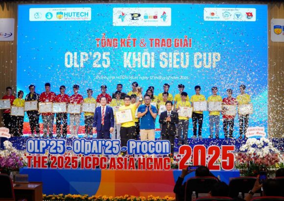 Sinh viên Trường ĐH Khoa học tự nhiên, ĐHQG-HCM được trao tặng Huân chương Lao động hạng Nhì