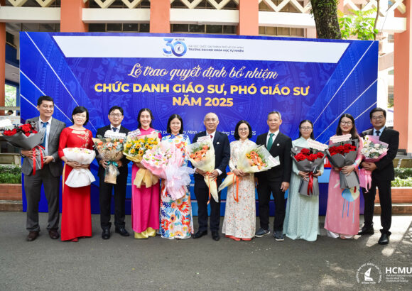 LỄ TRAO QUYẾT ĐỊNH BỔ NHIỆM CHỨC DANH GIÁO SƯ, PHÓ GIÁO SƯ NĂM 2025