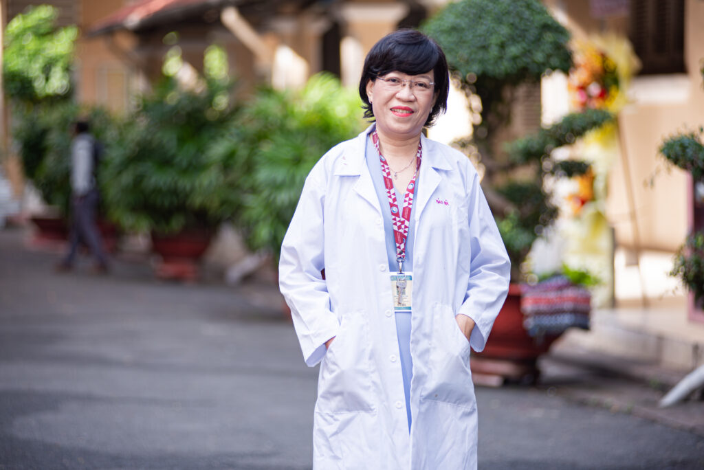 Nữ giáo sư Sinh học Trần Lê Bảo Hà và hành trình 23 năm theo đuổi khoa học chữa lành