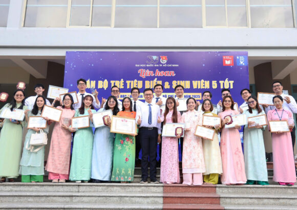 108 Cán bộ trẻ và Sinh viên Trường được vinh danh cấp ĐHQG-HCM năm 2025