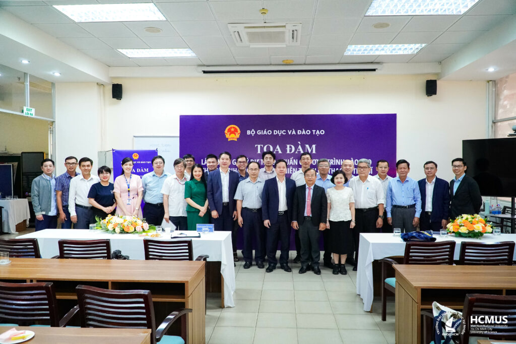 TOẠ ĐÀM LẤY Ý KIẾN VÀ THẨM ĐỊNH DỰ THẢO CHUẨN CHƯƠNG TRÌNH ĐÀO TẠO TRÌNH ĐỘ THẠC SĨ, TIẾN SĨ KHỐI NGÀNH KHOA HỌC TỰ NHIÊN