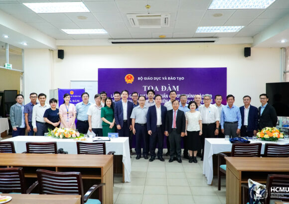 TOẠ ĐÀM LẤY Ý KIẾN VÀ THẨM ĐỊNH DỰ THẢO CHUẨN CHƯƠNG TRÌNH ĐÀO TẠO TRÌNH ĐỘ THẠC SĨ, TIẾN SĨ KHỐI NGÀNH KHOA HỌC TỰ NHIÊN